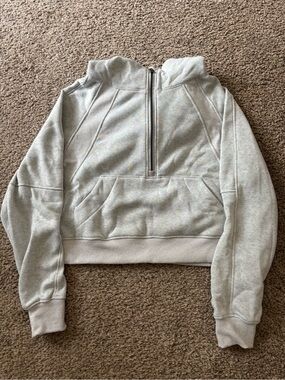 Women’s Cropped Light Gray Half-Zip Crew Sweatshirt